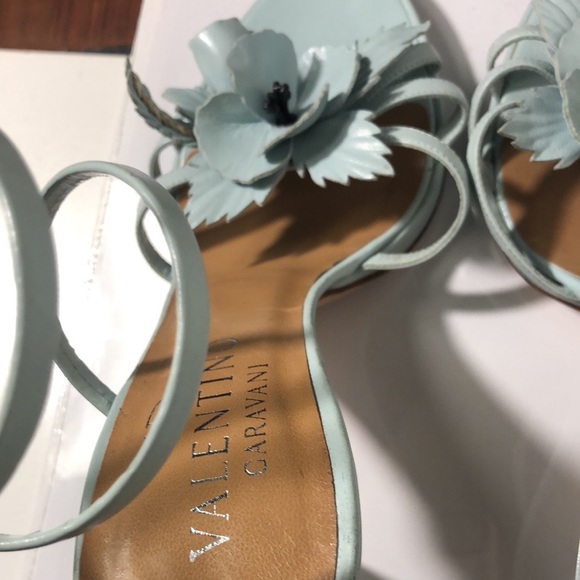 Vintage Valentino Garavani Floral Heels - Picture 4 of 6